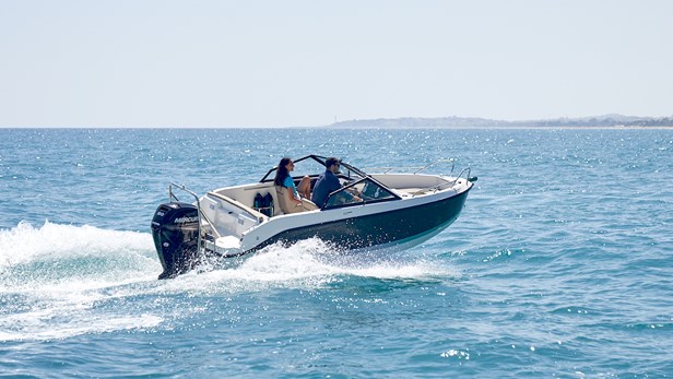 美国Quicksilver骑浪快艇 Activ 555 Bowrider