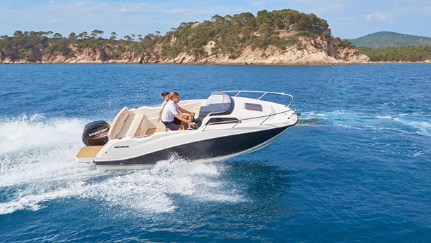 美国Quicksilver舱房快艇 Activ 555 Cabin