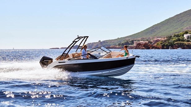 美国Quicksilver骑浪快艇 Activ 675 Bowrider