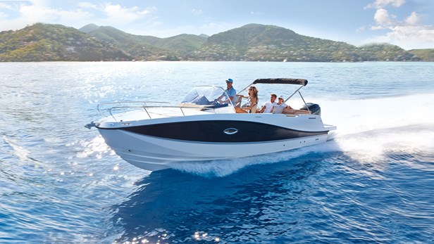美国Quicksilver阳光甲板快艇 Activ 755 Sundeck
