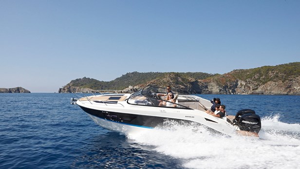 美国Quicksilver带舱巡洋舰 Activ 805 Cruiser
