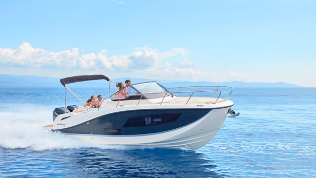 美国Quicksilver阳光甲板快艇 Activ 875 Sundeck