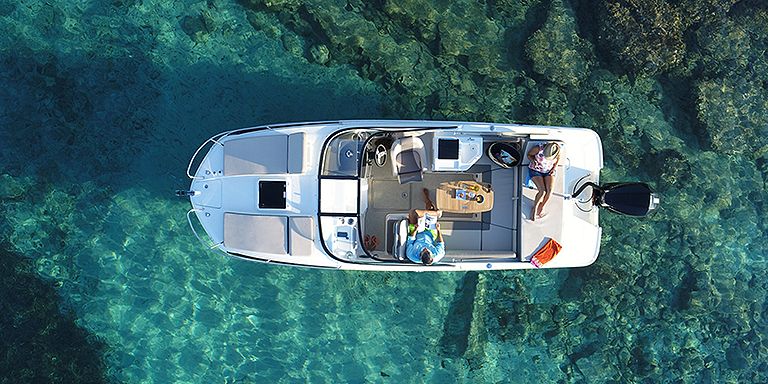 美国bayliner舱房快艇 VR6 Cuddy Outboard
